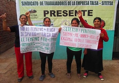 Gewerkschafterinnen der Fa. Talsa feiern ihren Erfolg